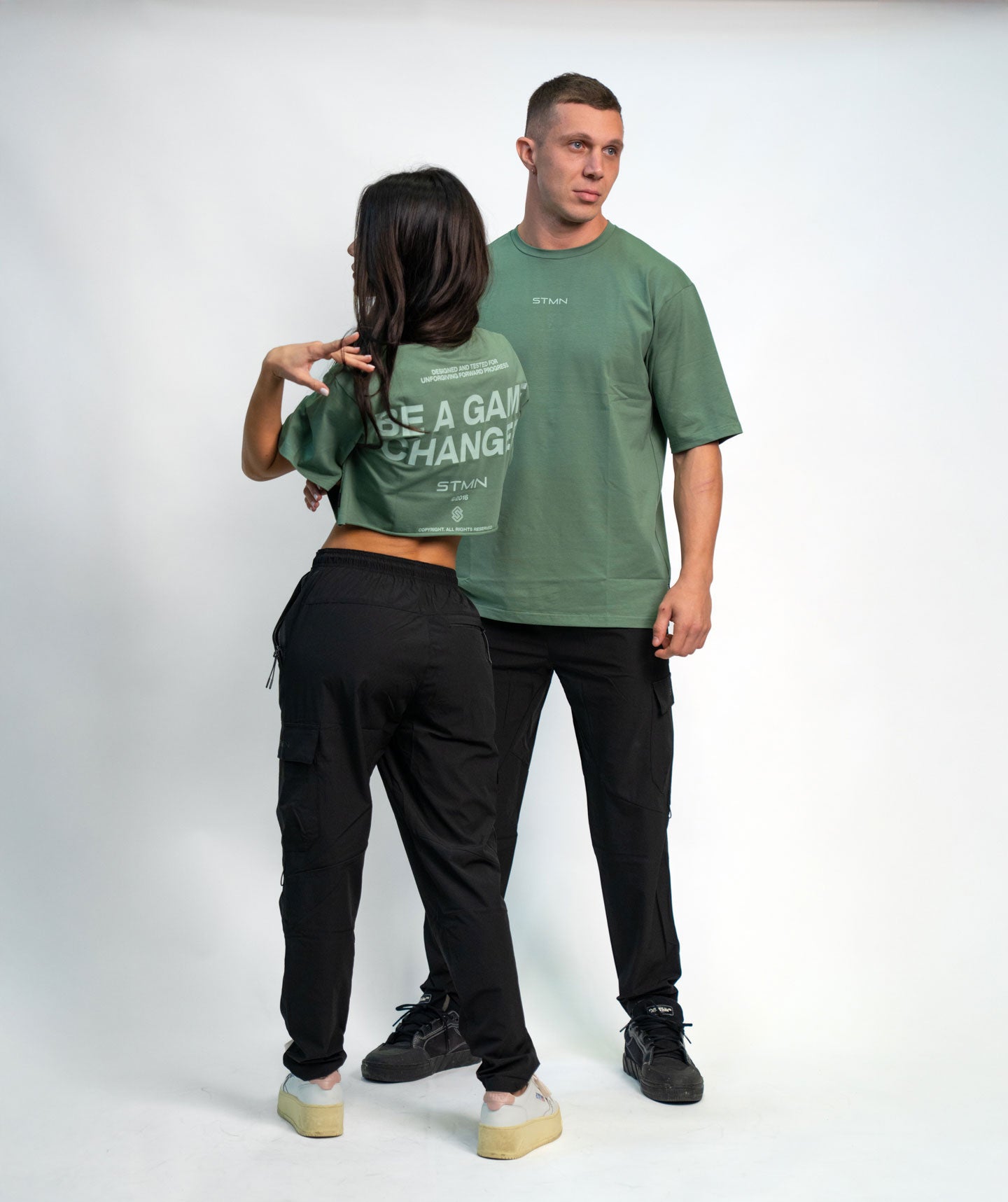 "BE A GAME CHANGER" Cropped Tee SOLID Deep Core Woman
