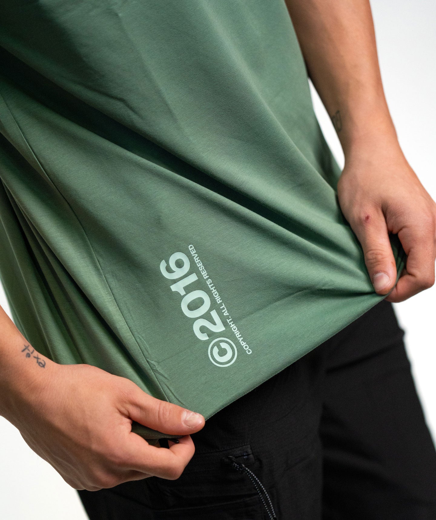 "BE A GAME CHANGER" Loose-Fit Tee SOLID Deep Core Unisex