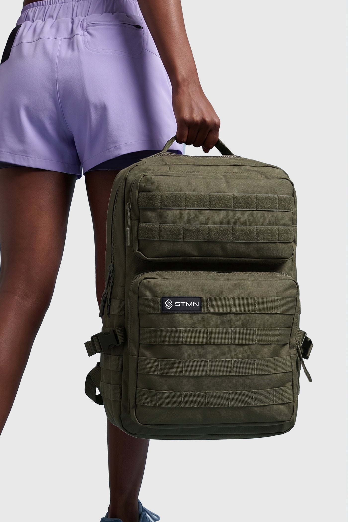Zaino Tactical Light 30 Litri Verde — in mano