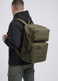 Zaino Tactical Light 30 Litri Verde — indossato